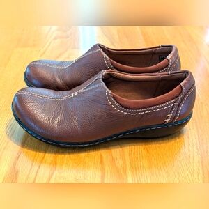 Clarks Ashland Joy Brown Leather Slip On Ultimate Comfort Loafers Women’s 7.5